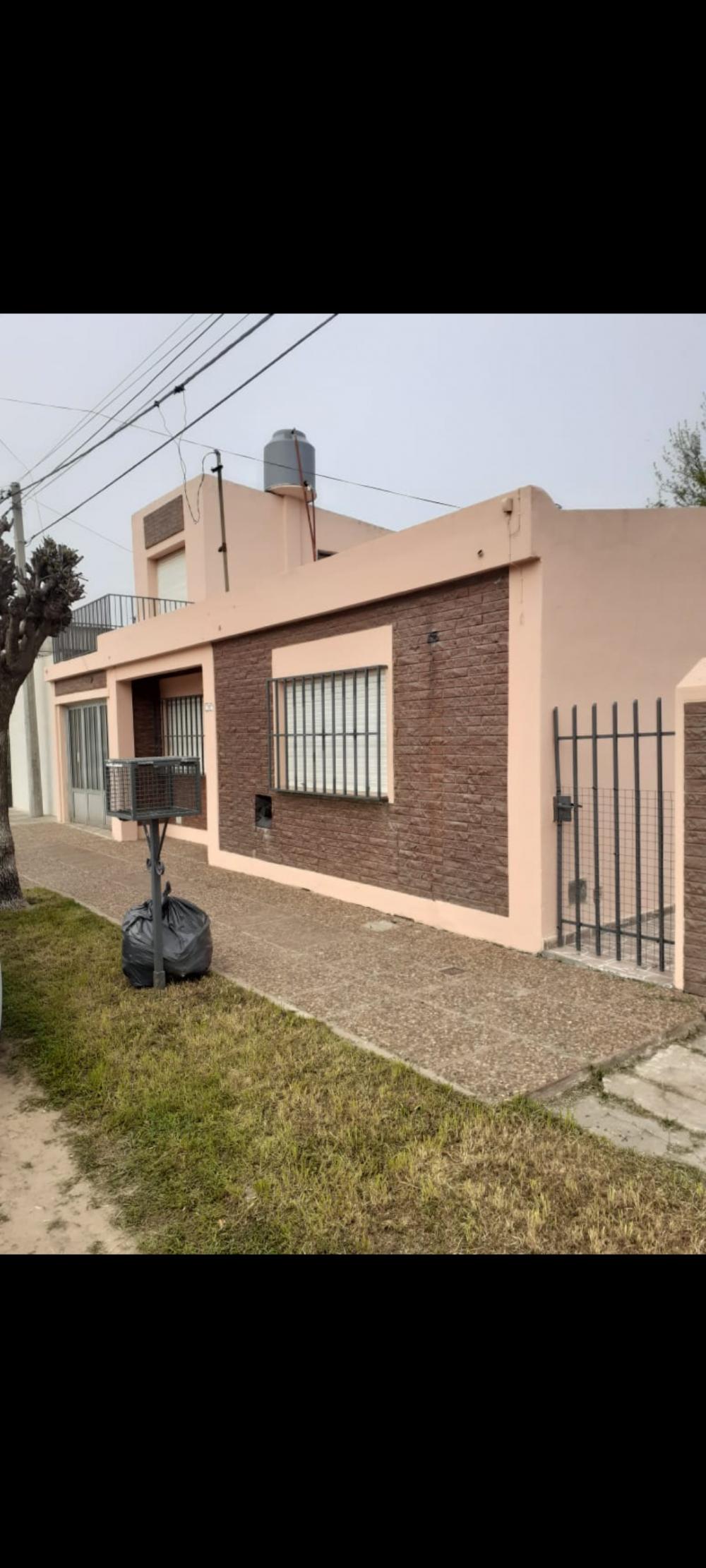 Vendo Casa en Gualeguaychú (Velez Sarsfield))